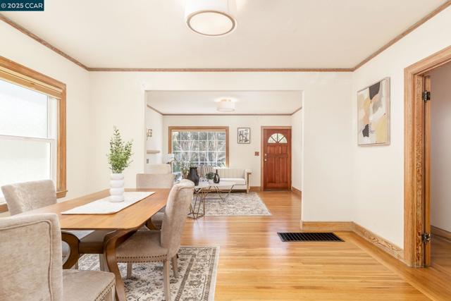 837 San Carlos Ave, Albany CA: https://media.crmls.org/mediaz/affc7237-258c-475c-9541-95df005bddcc.jpg