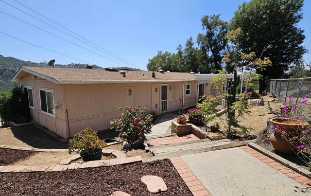 11945 Betsworth Road, Valley Center CA: https://media.crmls.org/mediaz/affcdd78-dd76-4d8a-a476-999d9a7a4066.jpg