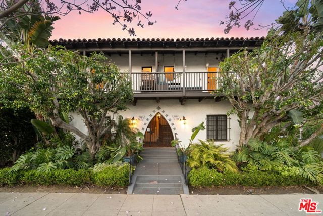 500 N Genesee Avenue, Los Angeles CA: https://media.crmls.org/mediaz/affd09b0-9370-404a-a006-db46a85d5b0a.jpg