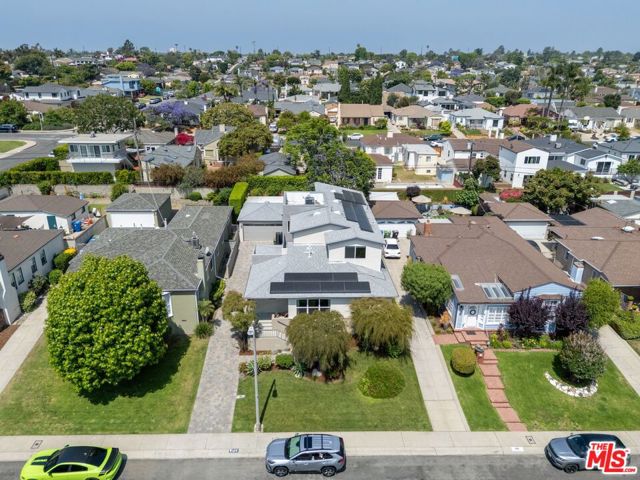 8107 Yorktown Avenue, Los Angeles CA: https://media.crmls.org/mediaz/affd2238-4113-4c98-90a8-c3b8ea0f982a.jpg