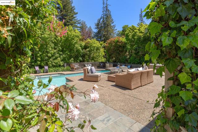 22 Sea View Ave, Piedmont CA: https://media.crmls.org/mediaz/affd3527-2bbb-41c0-ab95-7e1411cb5b1f.jpg
