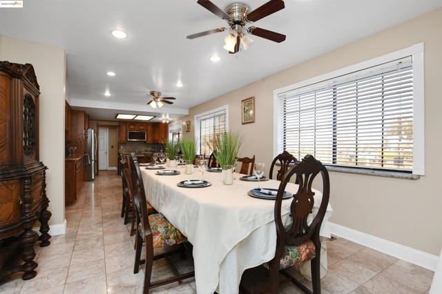 3215 Ohara Ave, Brentwood CA: https://media.crmls.org/mediaz/affd7871-98c4-4f01-a409-8b60739d6a0e.jpg