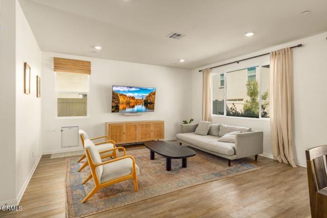 Detail Gallery Image 7 of 32 For 354 Autumn Path Ln, Santa Paula,  CA 93060 - 3 Beds | 2/1 Baths