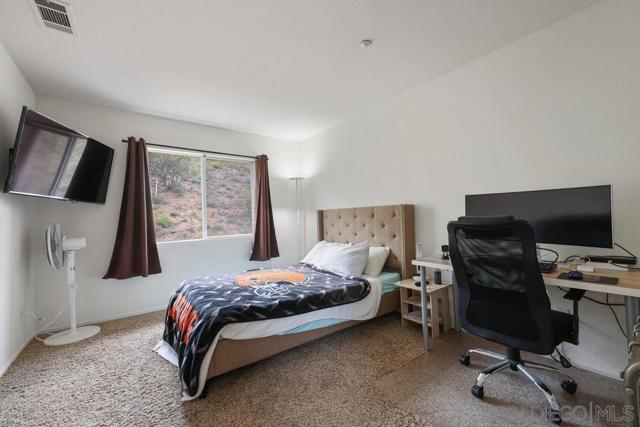 2176 Pointe Pkwy, Spring Valley CA: https://media.crmls.org/mediaz/affda27e-9491-4b80-93b6-61f165539380.jpg