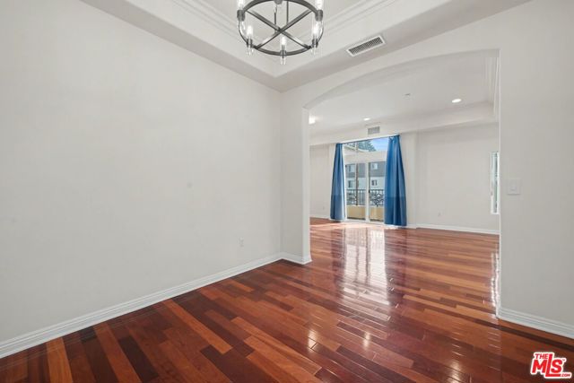 15027 Dickens Street, 1 photo 8
