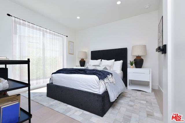15431 Milbank Street, Encino CA: https://media.crmls.org/mediaz/affeebec-7584-42ba-867e-afea28ae85d1.jpg