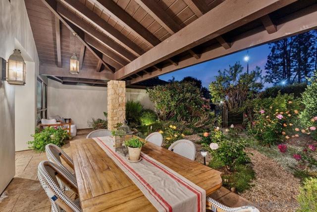 350 Punta Baja Dr, Solana Beach CA: https://media.crmls.org/mediaz/afff3951-999f-4edd-b8fe-40e98fcd5eab.jpg