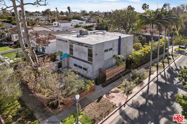 2153 Linnington Avenue, Los Angeles CA: https://media.crmls.org/mediaz/afff3f30-04bd-4ff9-b8cf-f0ab45a5a510.jpg