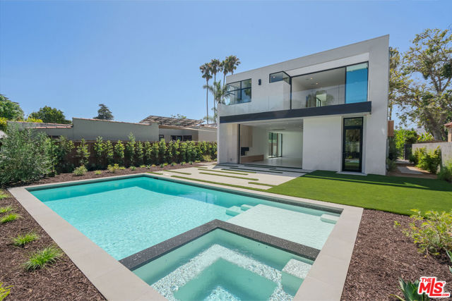 444 N Kings Road, Los Angeles CA: https://media.crmls.org/mediaz/afff7335-6d1a-4685-b78c-3e5cddfb52e6.jpg