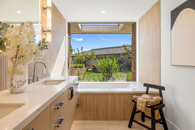 9 Regency Drive, Rancho Mirage CA: https://media.crmls.org/mediaz/afffc79d-d280-45c7-bd74-260a221df415.jpg