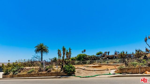 1033 Lachman Lane, Pacific Palisades CA: https://media.crmls.org/mediaz/b0000219-9504-4e35-8351-523cd095a256.jpg