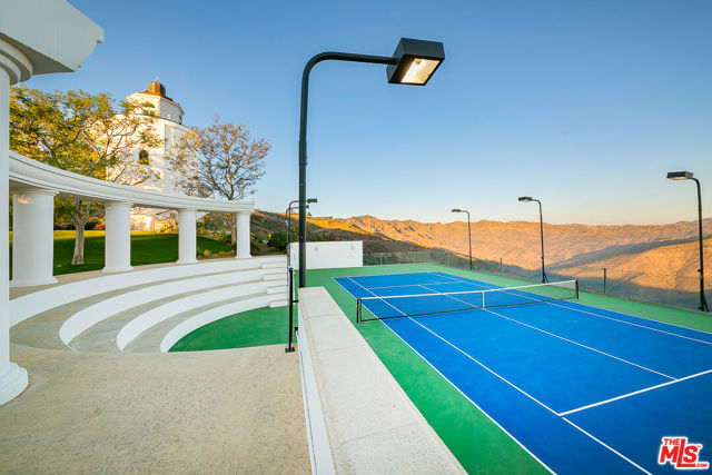 10502 Yellow Hill Road, Malibu CA: https://media.crmls.org/mediaz/b0005e11-a159-4c95-b37a-e55e1441050c.jpg