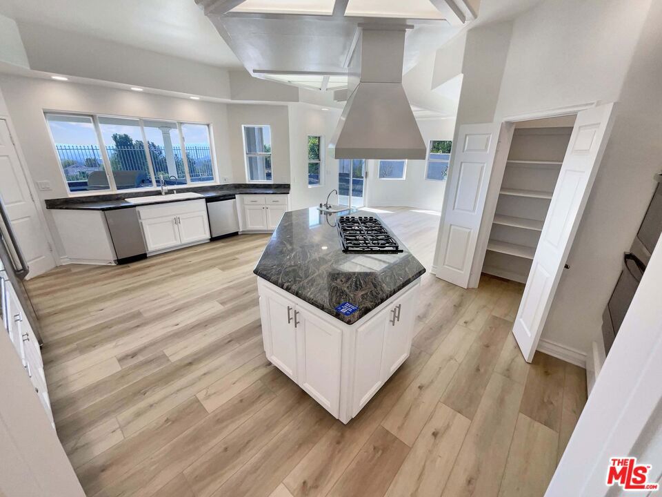 MLS #25505603 image #21