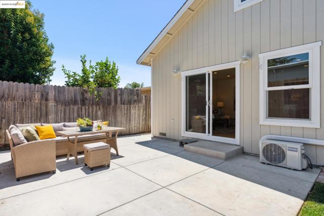 1865 Overhill Rd, Concord CA: https://media.crmls.org/mediaz/b000ad6a-710c-4ec7-9e4e-cf380c67690b.jpg