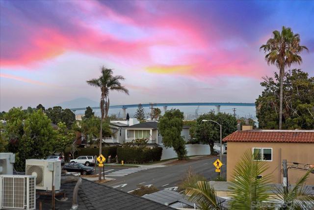 411 Orange Ave, Coronado CA: https://media.crmls.org/mediaz/b000c1ef-67d5-4230-ae74-aa19122df149.jpg