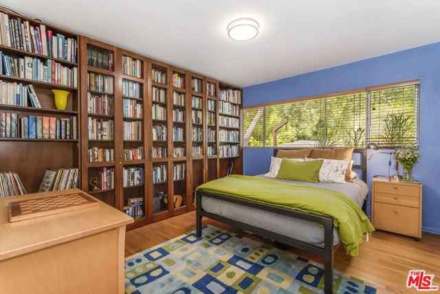 8631 Allenwood Road, Los Angeles CA: https://media.crmls.org/mediaz/b00135a9-2791-42bb-8d14-0dd07e11bedc.jpg