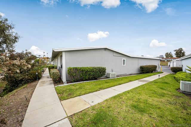 3839 Vista Campana S, Oceanside CA: https://media.crmls.org/mediaz/b0015011-1f64-4e90-b914-01f22499d500.jpg