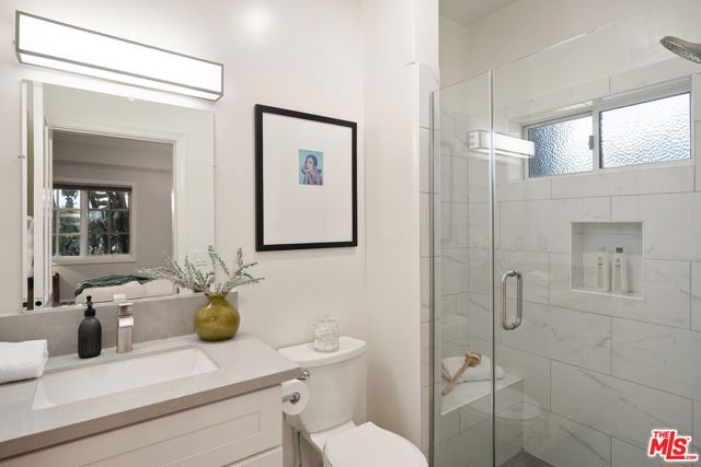 3275 N Knoll Drive, Los Angeles CA: https://media.crmls.org/mediaz/b0016e91-1dfb-490a-a9f4-999e4557d554.jpg