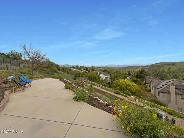 331 Briar Bluff Circle, Thousand Oaks CA: https://media.crmls.org/mediaz/b00190ef-4c0a-4f69-8183-8b1478483a02.jpg