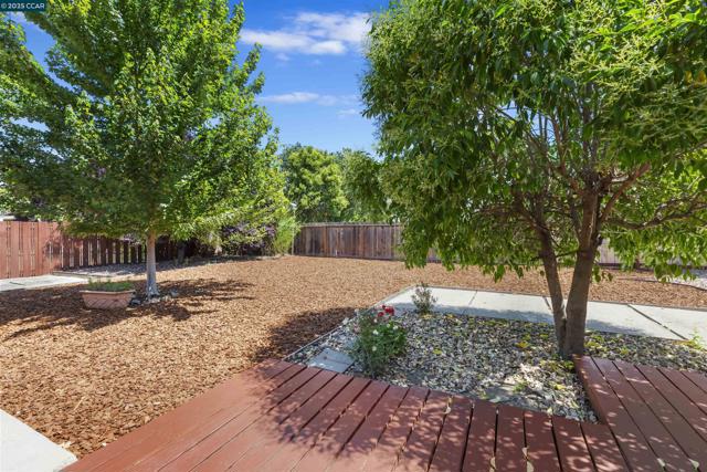 828 Bancroft Rd, Walnut Creek CA: https://media.crmls.org/mediaz/b0019f20-89bc-4525-93c0-81d0e1e8cb9b.jpg
