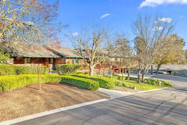 6915 Redwood Retreat Road, Gilroy CA: https://media.crmls.org/mediaz/b00278a8-84fc-4519-a788-98ce740f8506.jpg