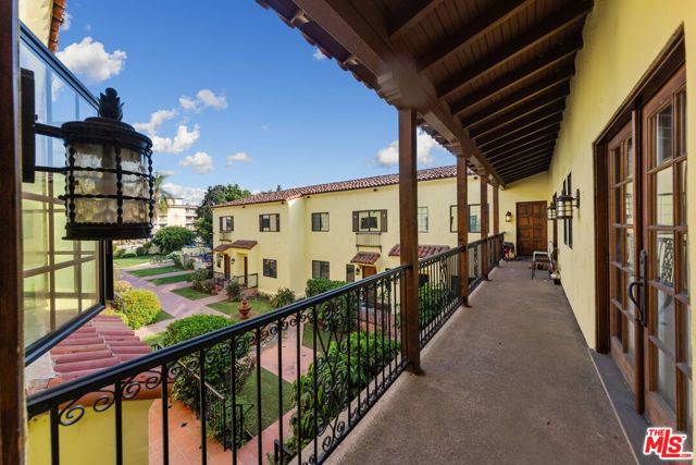 2623 Ellendale Place, Los Angeles CA: https://media.crmls.org/mediaz/b002e3dd-1992-4512-aa31-0c94330d1626.jpg