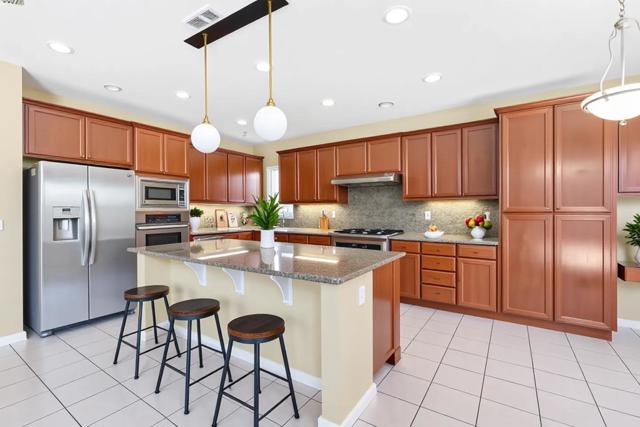 423 Riley Court, Tracy CA: https://media.crmls.org/mediaz/b0030bfc-b838-4ea9-9bf4-9aacac7d8d7c.jpg
