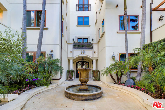 261 Reeves Drive, Beverly Hills, California 90212, 2 Bedrooms Bedrooms, ,2 BathroomsBathrooms,Condominium,For Sale,Reeves,24413231