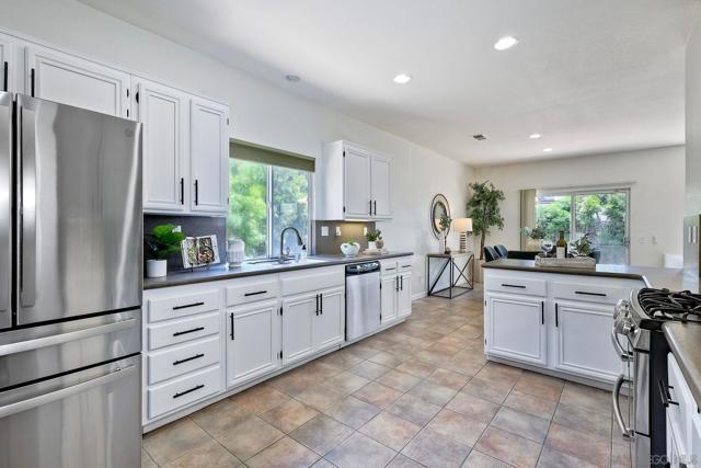 650 Quilalang Ct, Chula Vista CA: https://media.crmls.org/mediaz/b003a112-109d-4c91-8ed7-6ad728a00443.jpg
