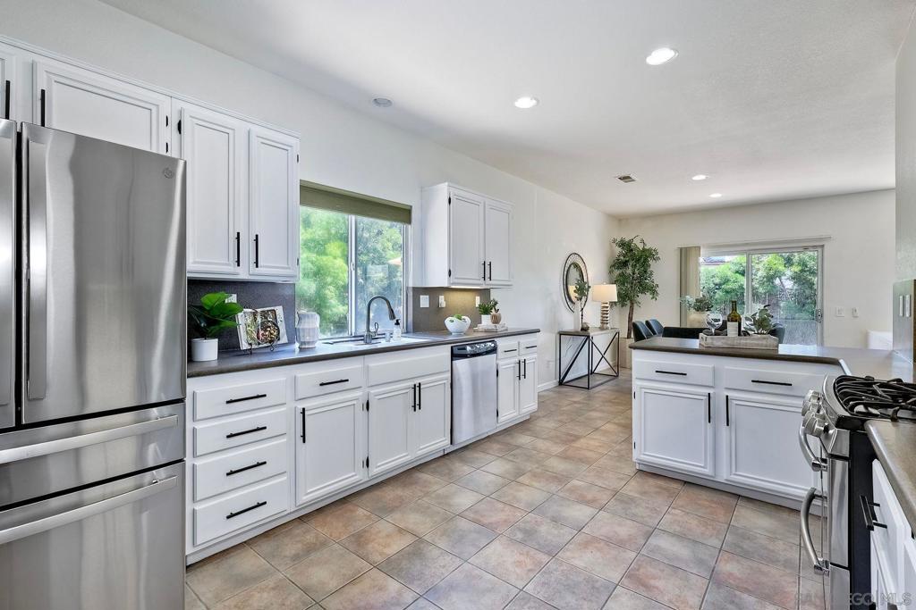 MLS #250036045SD img 14