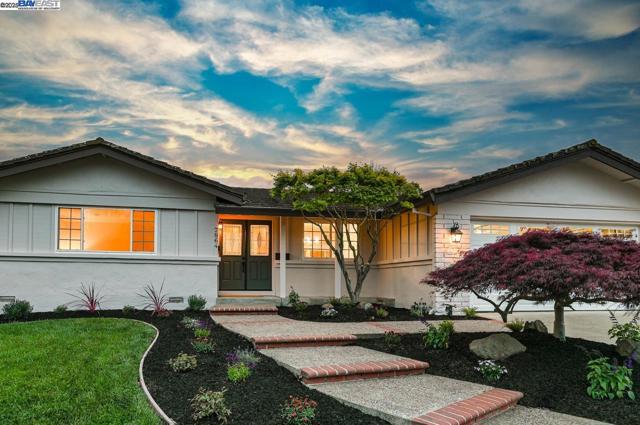 7864 Fairoaks Dr, Pleasanton CA: https://media.crmls.org/mediaz/b003ee7d-4201-4e2d-9b09-c47b222fd407.jpg