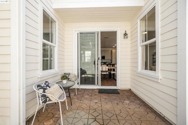 1165 Cottage Ln, Hercules CA: https://media.crmls.org/mediaz/b0040a5a-c08e-48cb-bdc7-ab00db114993.jpg