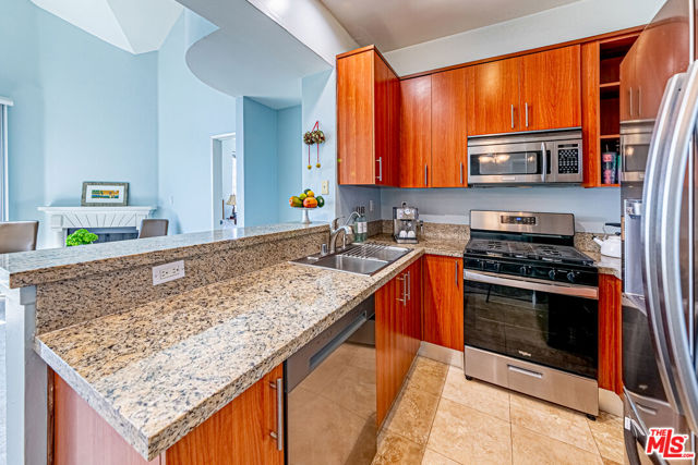 620 S Gramercy Place, Los Angeles CA: https://media.crmls.org/mediaz/b004dd55-4981-416c-9a43-e9d320070ca4.jpg