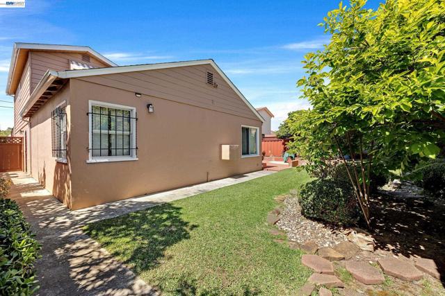 Image 35 of 47 For 15126 Andover St