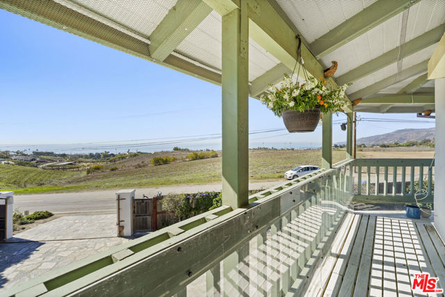 6052 Merritt Drive, Malibu CA: https://media.crmls.org/mediaz/b00584ad-06af-41c5-af32-3709337b9af8.jpg