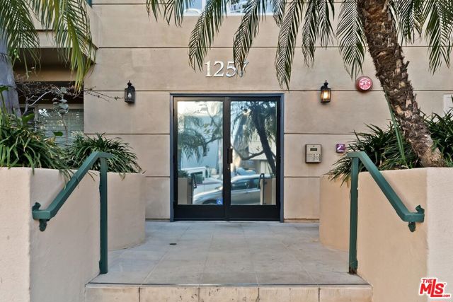 1257 Brockton Avenue, Los Angeles CA: https://media.crmls.org/mediaz/b0058cbb-035e-4920-8231-4c5478b8b3d2.jpg