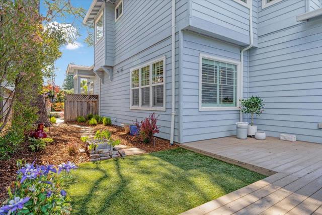 513 Hill Street, Capitola CA: https://media.crmls.org/mediaz/b005e7a2-cd28-42e3-ac88-106b45b56563.jpg