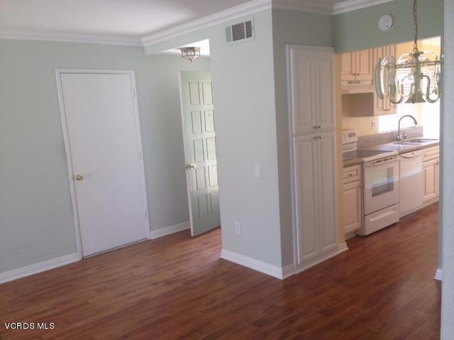 Detail Gallery Image 8 of 17 For 7208 Village 7, Camarillo,  CA 93012 - 2 Beds | 2 Baths