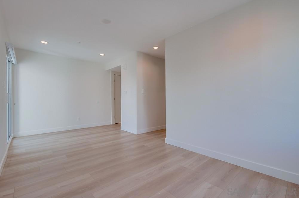 MLS #250032138SD img 33