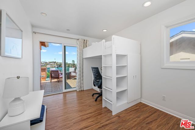 8221 Delgany Avenue, Playa del Rey CA: https://media.crmls.org/mediaz/b00691b6-b785-4381-8b69-b82e04762bb1.jpg