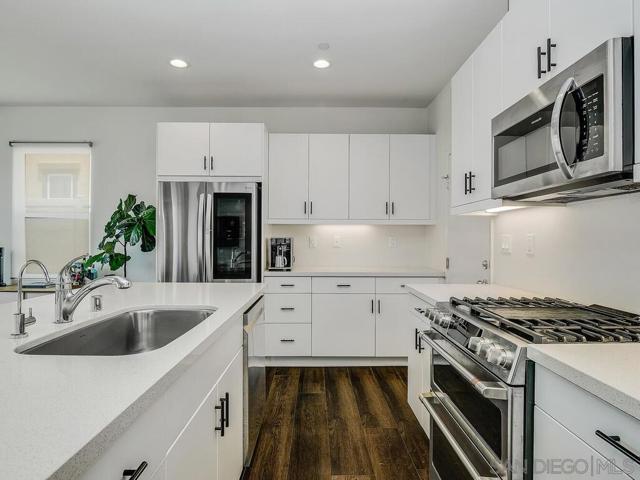 1882 Emily St, El Cajon CA: https://media.crmls.org/mediaz/b0075805-091d-4723-876e-24df5a337b52.jpg