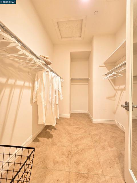 1735 Veneto Ln, Brentwood CA: https://media.crmls.org/mediaz/b0079c38-b9be-439e-93de-0a3abb6bb50f.jpg