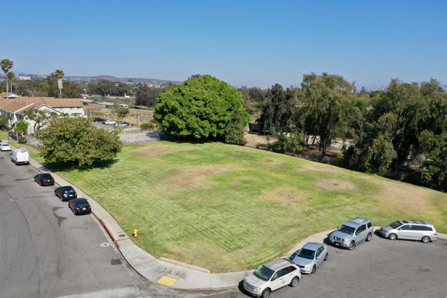 1570 Monterey Pine Dr, San Diego CA: https://media.crmls.org/mediaz/b007b170-862b-4fd3-a002-36d2f3cb11fa.jpg
