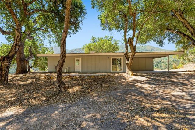 47292 Arroyo Seco Road, Greenfield CA: https://media.crmls.org/mediaz/b00823ef-9162-4e98-8dc6-d2c3b89ee04e.jpg