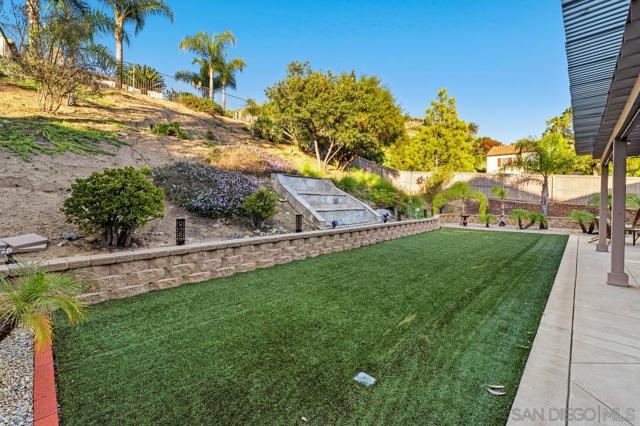 2690 Ponderosa Ct, Escondido CA: https://media.crmls.org/mediaz/b008a50c-5387-4f96-87c5-f1049816ba5f.jpg