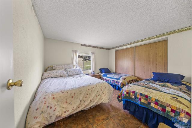 2464 Wynola Rd, Julian CA: https://media.crmls.org/mediaz/b008cb6a-fd95-4630-a231-43b72689a21b.jpg