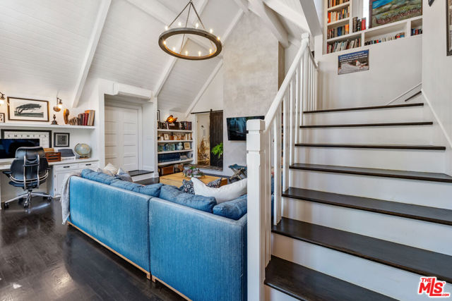 233 S Saltair Avenue, Los Angeles CA: https://media.crmls.org/mediaz/b008f45d-2bab-40a2-8c2b-b60132c38561.jpg