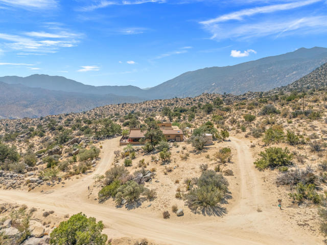 70770 S View Drive, Mountain Center CA: https://media.crmls.org/mediaz/b0098a38-a957-40d1-bbc1-424b421c62ec.jpg