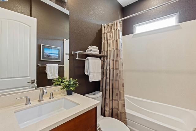 1835 Riesling Cir, Brentwood CA: https://media.crmls.org/mediaz/b0098a50-4e46-4484-9d60-19795eaac428.jpg
