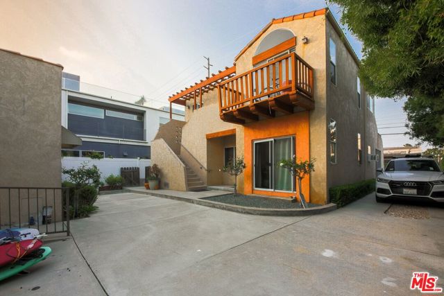 1943 19th Street, Santa Monica CA: https://media.crmls.org/mediaz/b009a037-7ea7-49dc-9a45-a4c8f02eb42f.jpg